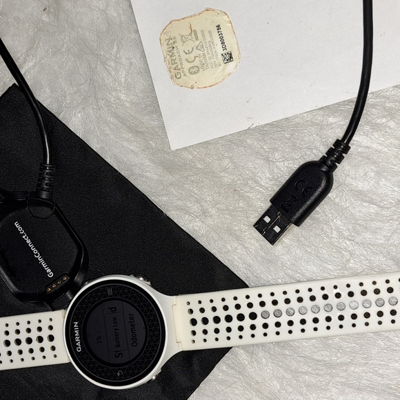 Garmin Approach S6 GPS  Golf Watch. 3D8003756. White, Works. Charger Included. - Picture 5 of 9